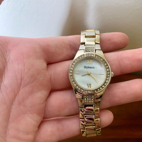 Ladies watch with mother of pearl dial - Picture 3 of 9